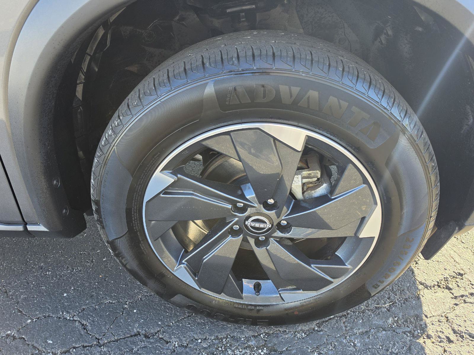 Used 2025 Nissan Rogue SV AWD/4WD image 6