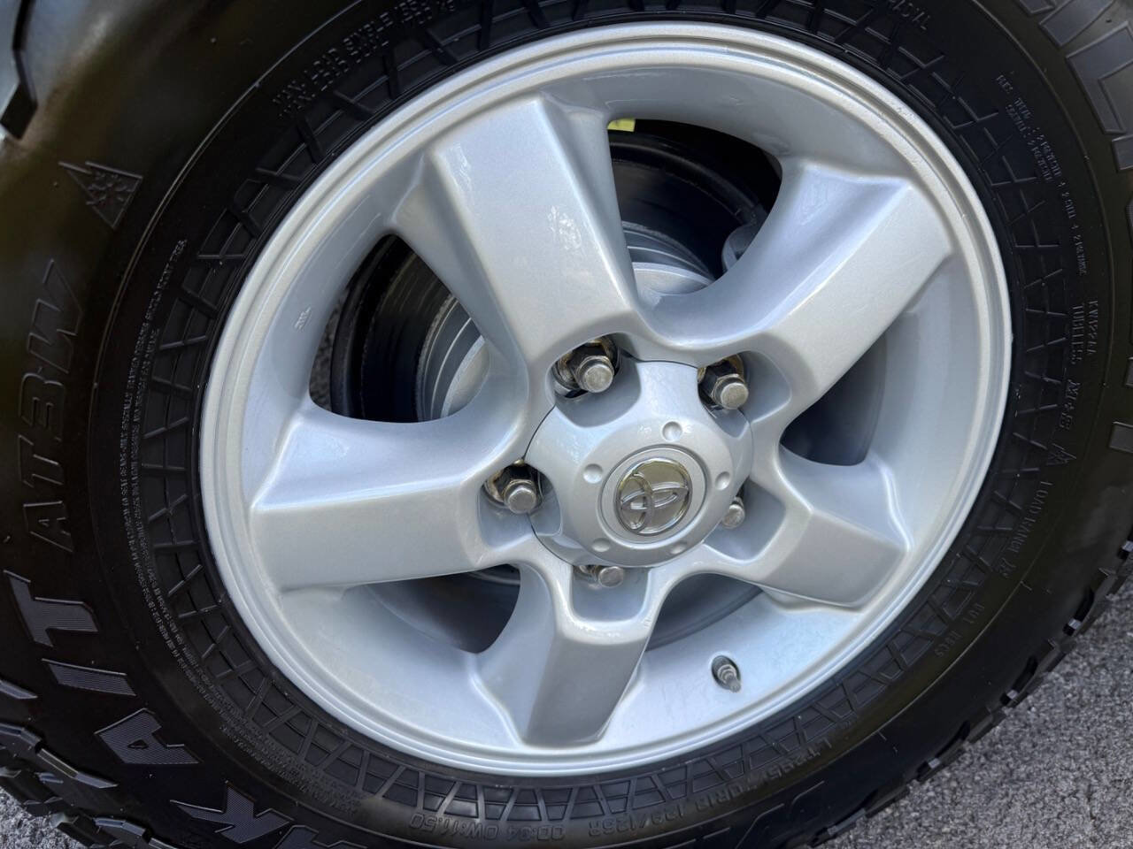 Used 2006 Toyota Land Cruiser image 28