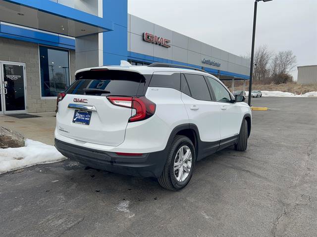 Used 2024 GMC Terrain SLE w/ Driver Convenience Package image 7