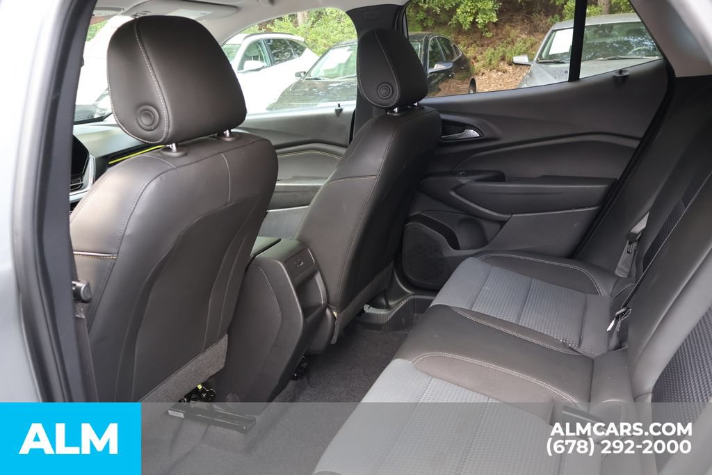 Used 2025 Chevrolet Trax LT FWD image 16