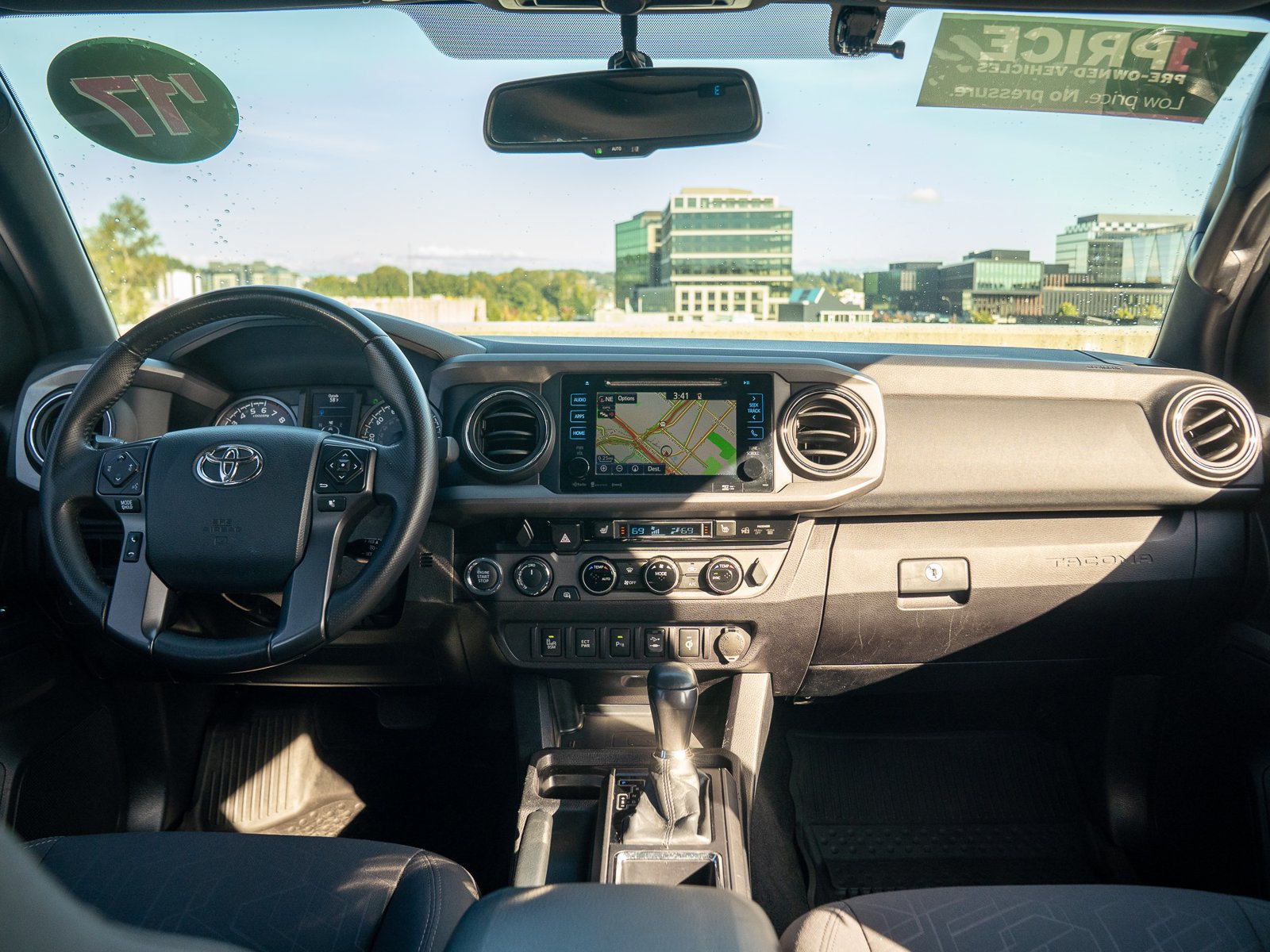 Used 2017 Toyota Tacoma TRD Off-Road w/ Premium & Technology Package AWD/4WD image 17