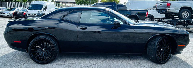 Used 2017 Dodge Challenger R/T image 6