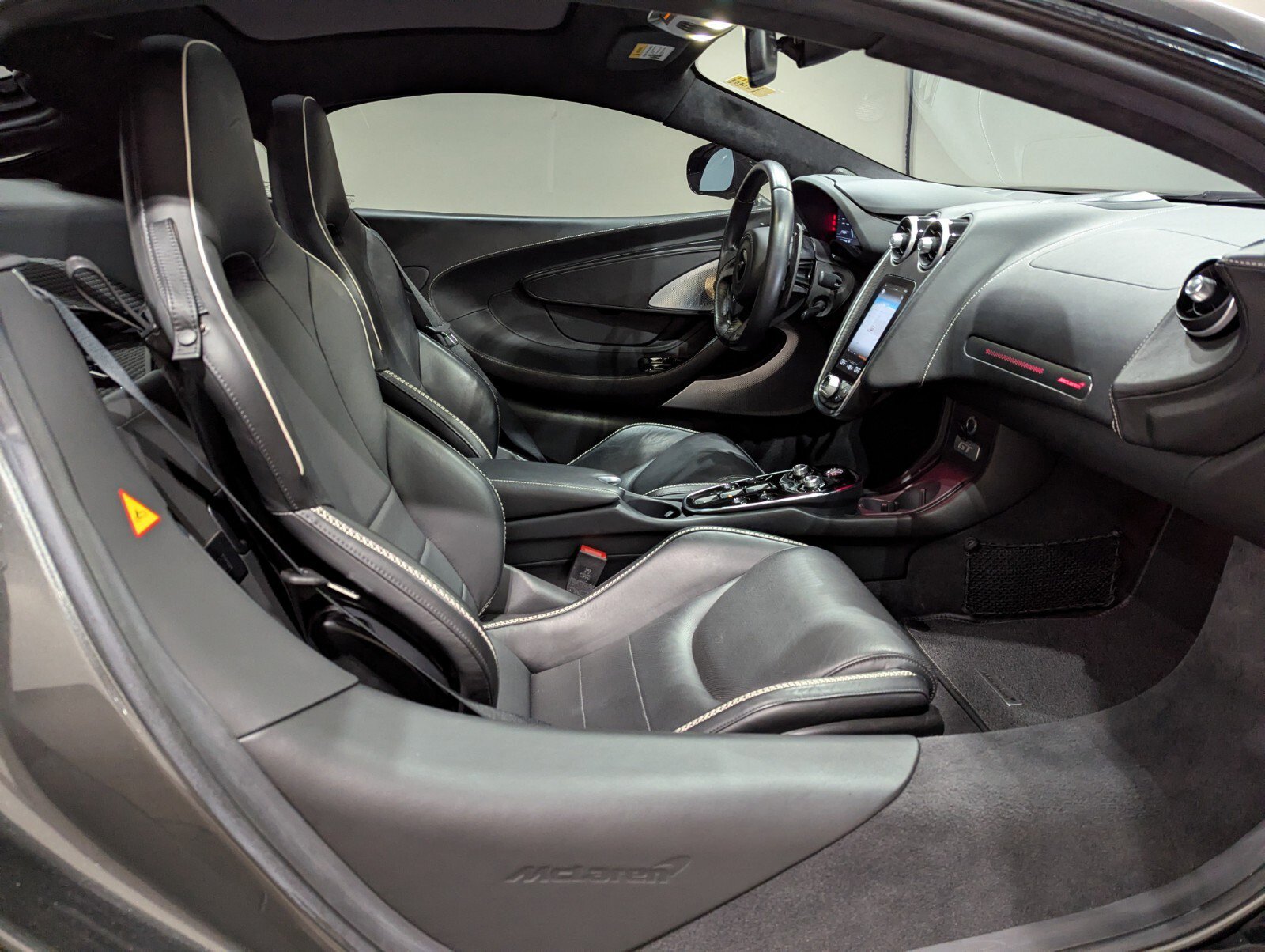 Used 2022 McLaren GT image 16