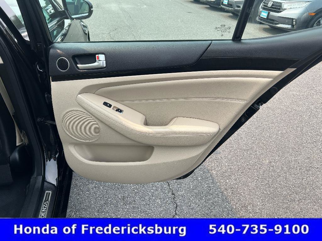 Used 2015 Kia Cadenza Premium w/ Technology Package FWD image 12