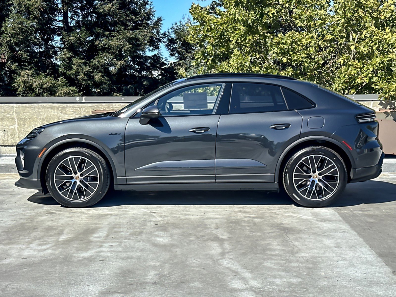 New 2025 Porsche Macan 4 Electric image 2