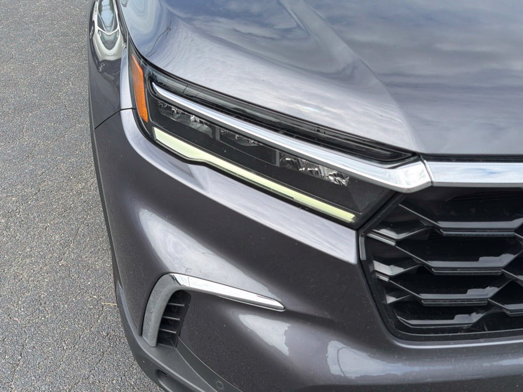Used 2025 Honda Pilot Touring image 17