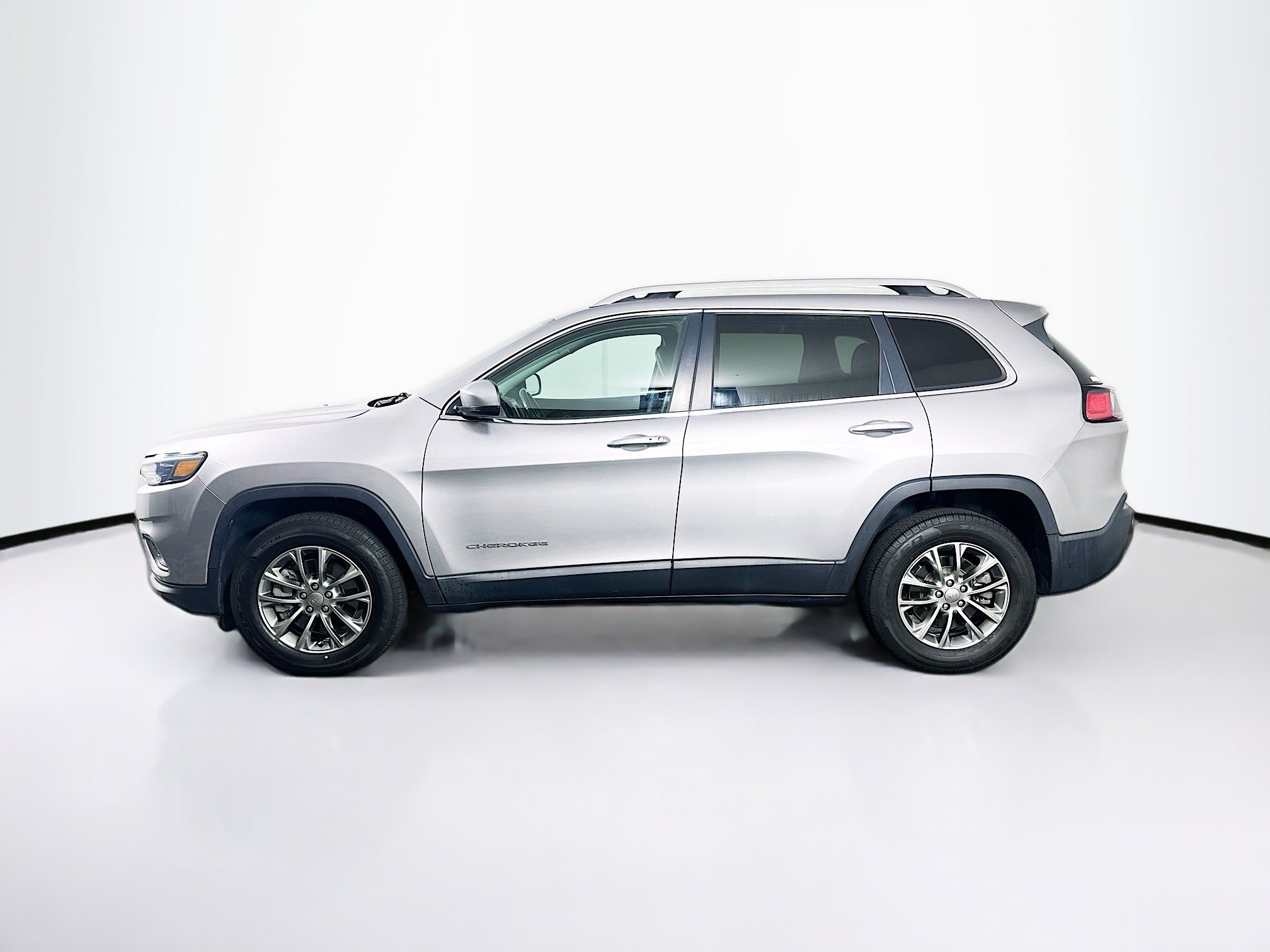 Used 2020 Jeep Cherokee Latitude Plus AWD/4WD image 4