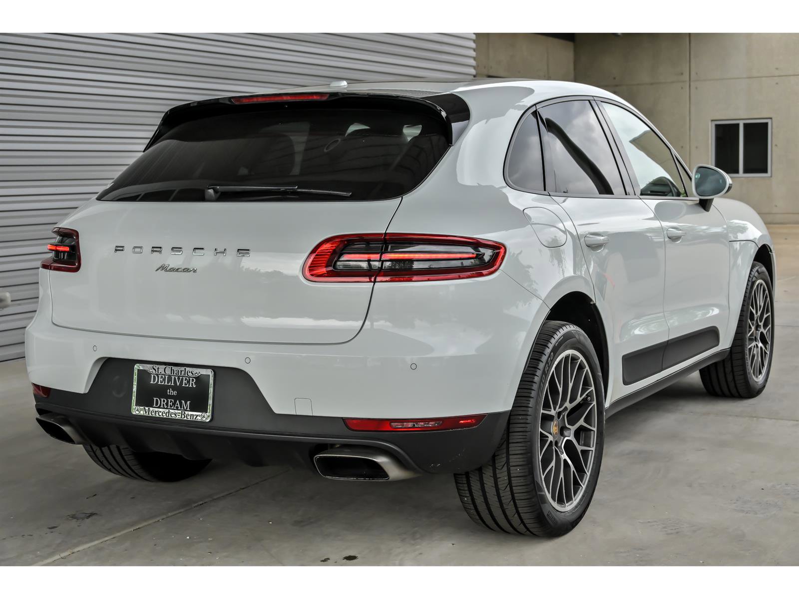 Used 2018 Porsche Macan AWD/4WD image 8
