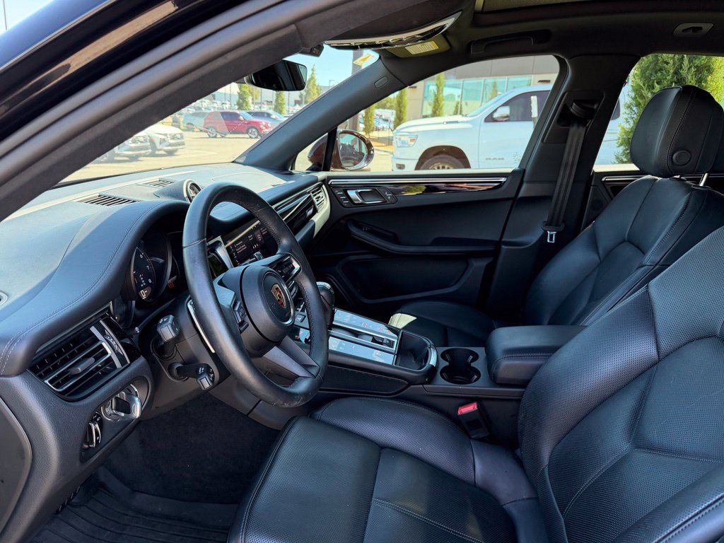 Used 2024 Porsche Macan Turbo AWD/4WD image 5