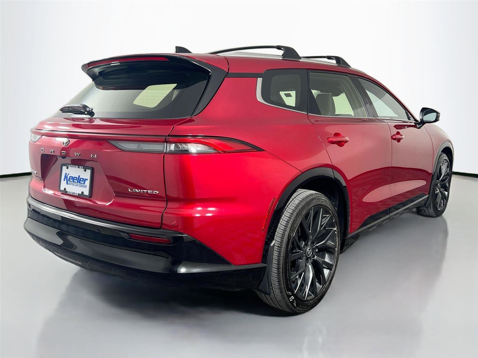 Used 2025 Toyota Crown Signia w/ Advanced Technology Package image 6