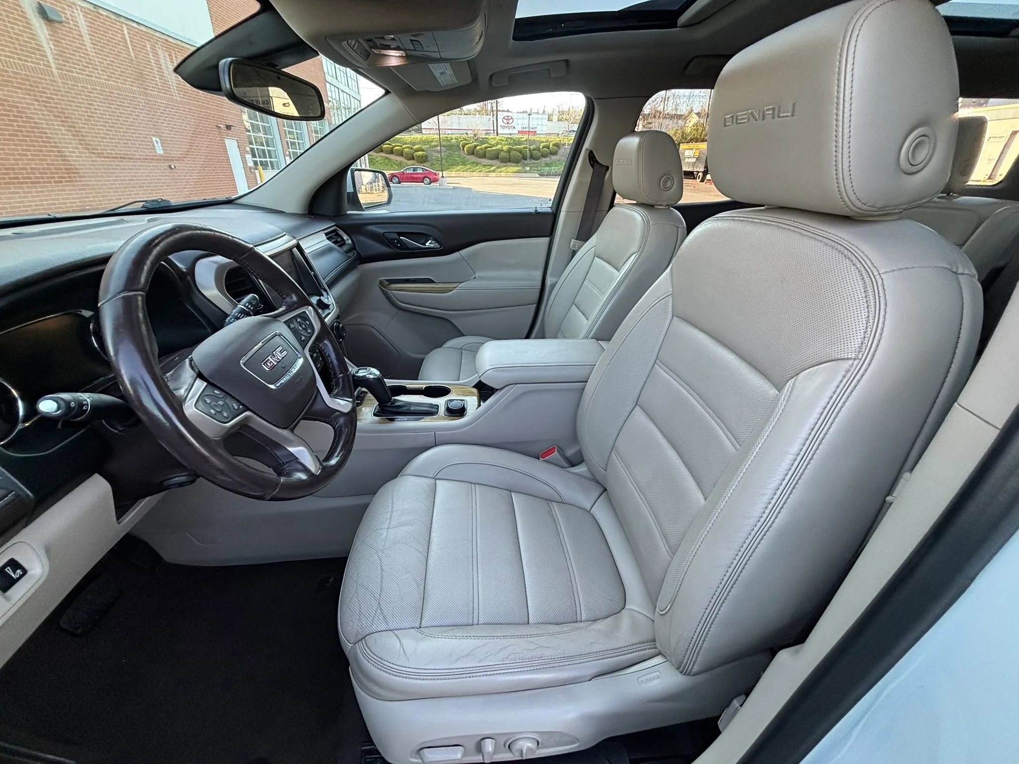 Used 2018 GMC Acadia Denali w/ Technology Package AWD/4WD image 15