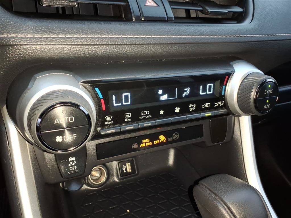 Used 2025 Toyota RAV4 LE AWD/4WD image 31