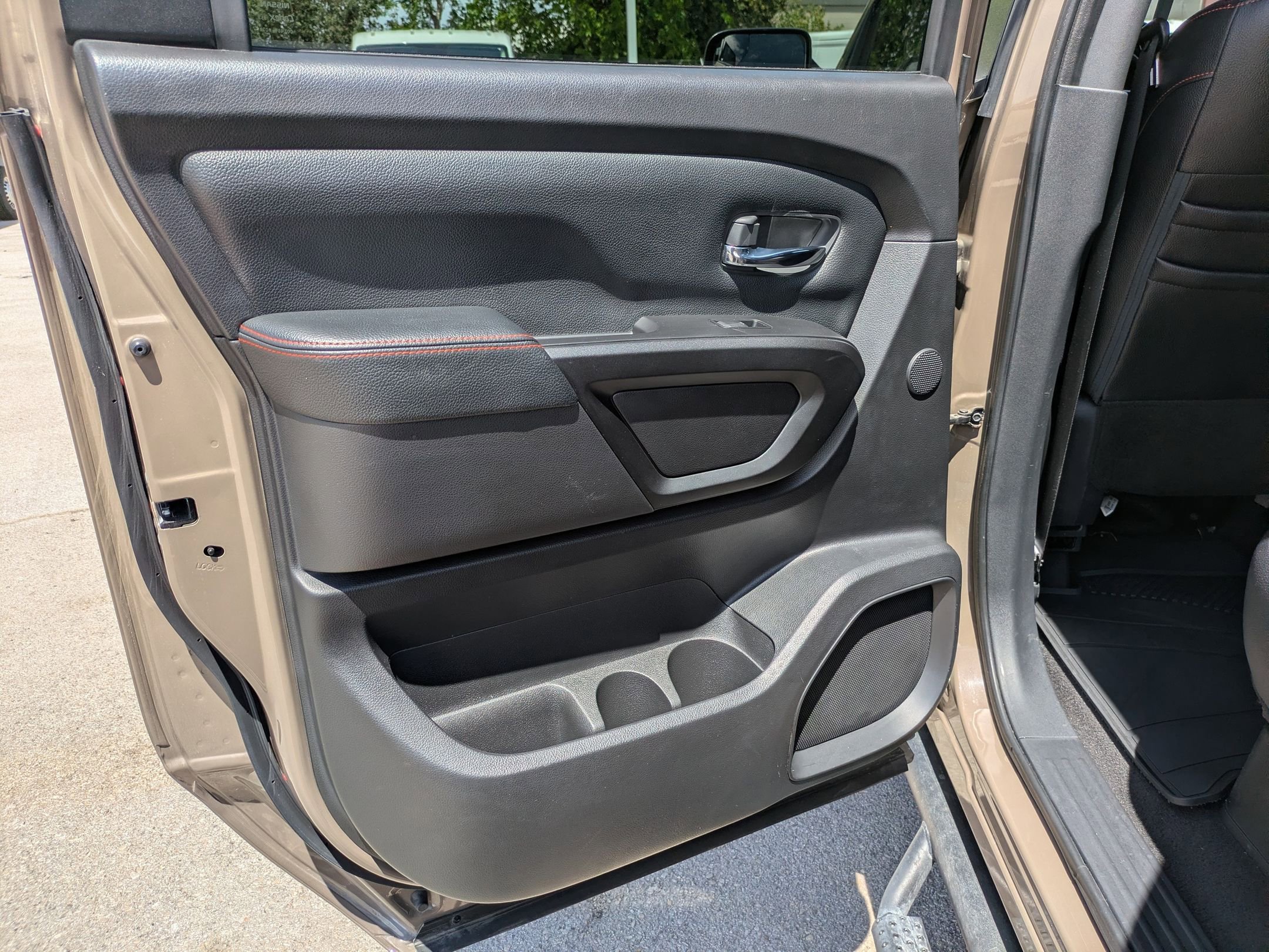 Used 2021 Nissan Titan PRO-4X w/ Pro-4x Convenience Package image 14