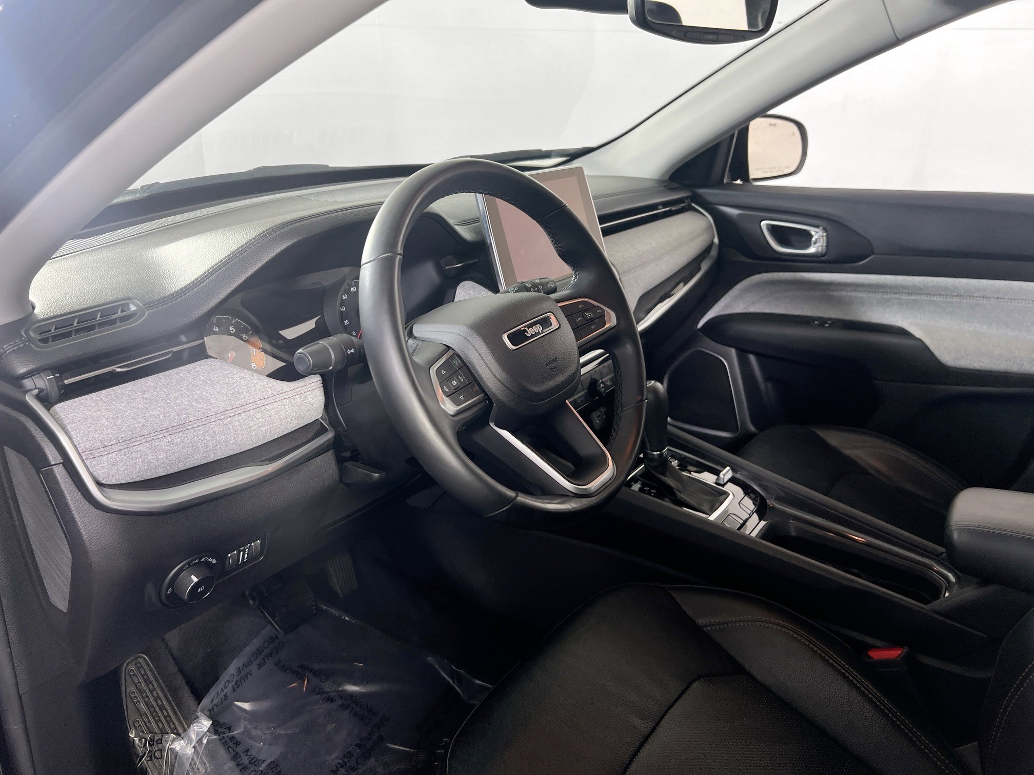 Used 2022 Jeep Compass Latitude image 9