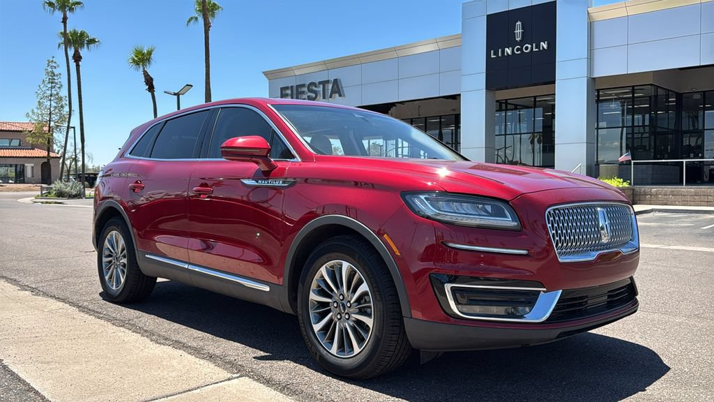 Used 2019 Lincoln Nautilus Select FWD image 2