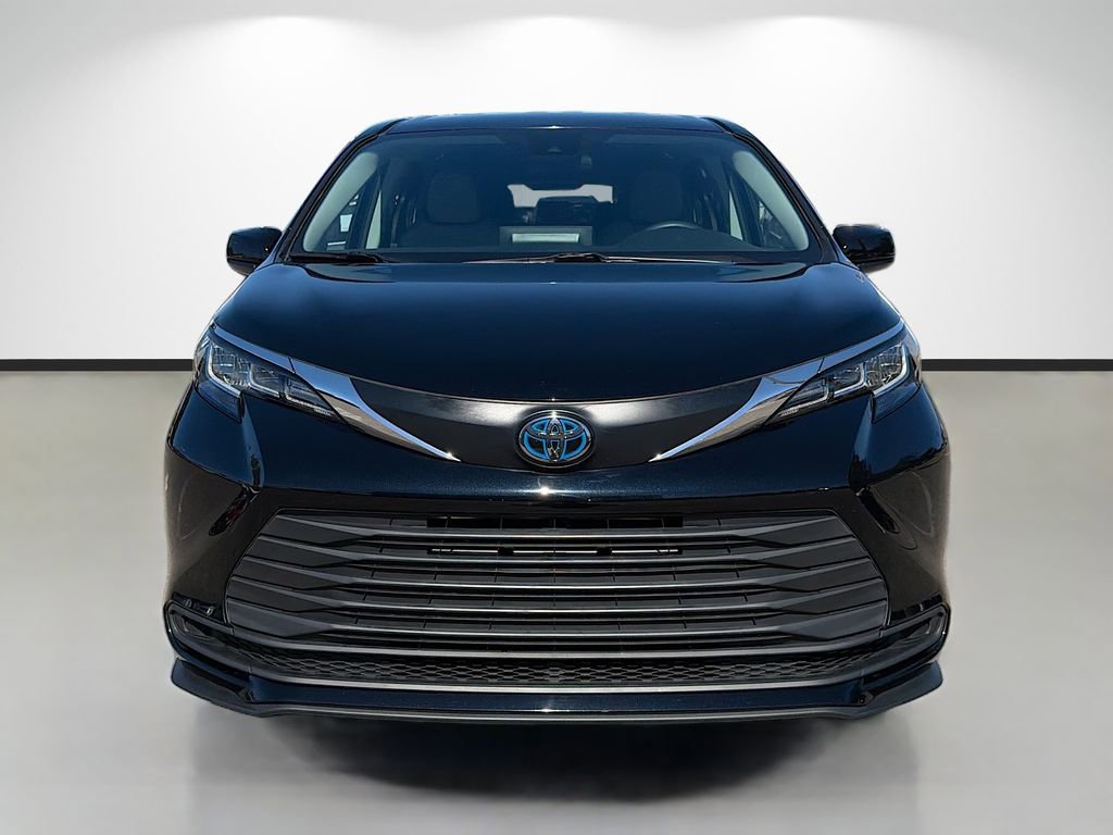 Used 2021 Toyota Sienna LE image 8