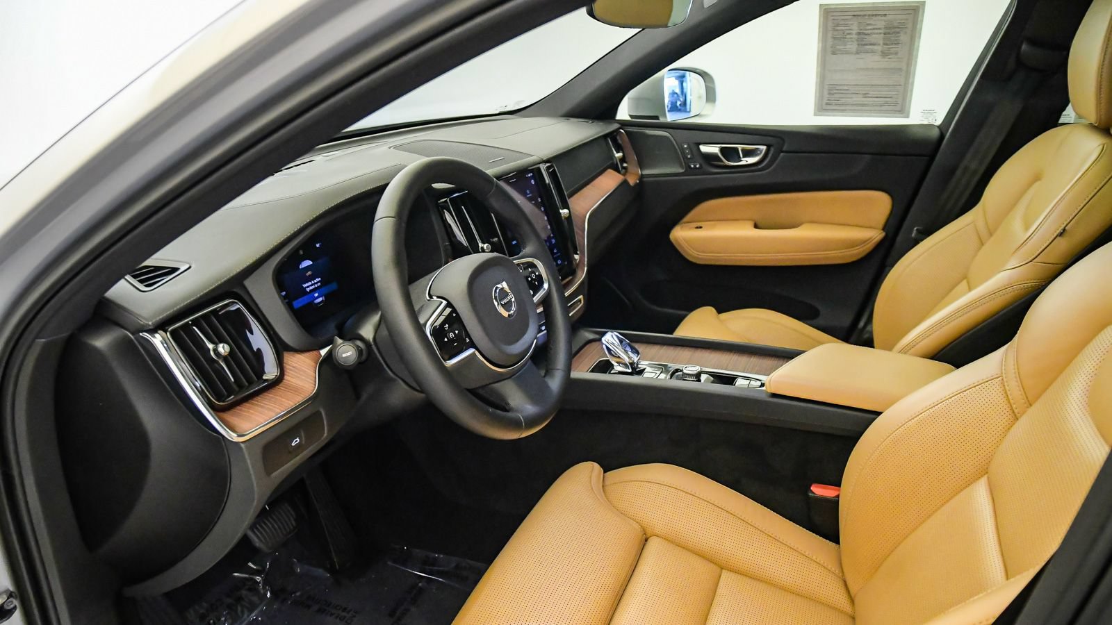Certified 2023 Volvo XC60 B5 Ultimate w/ Climate Package FWD image 17