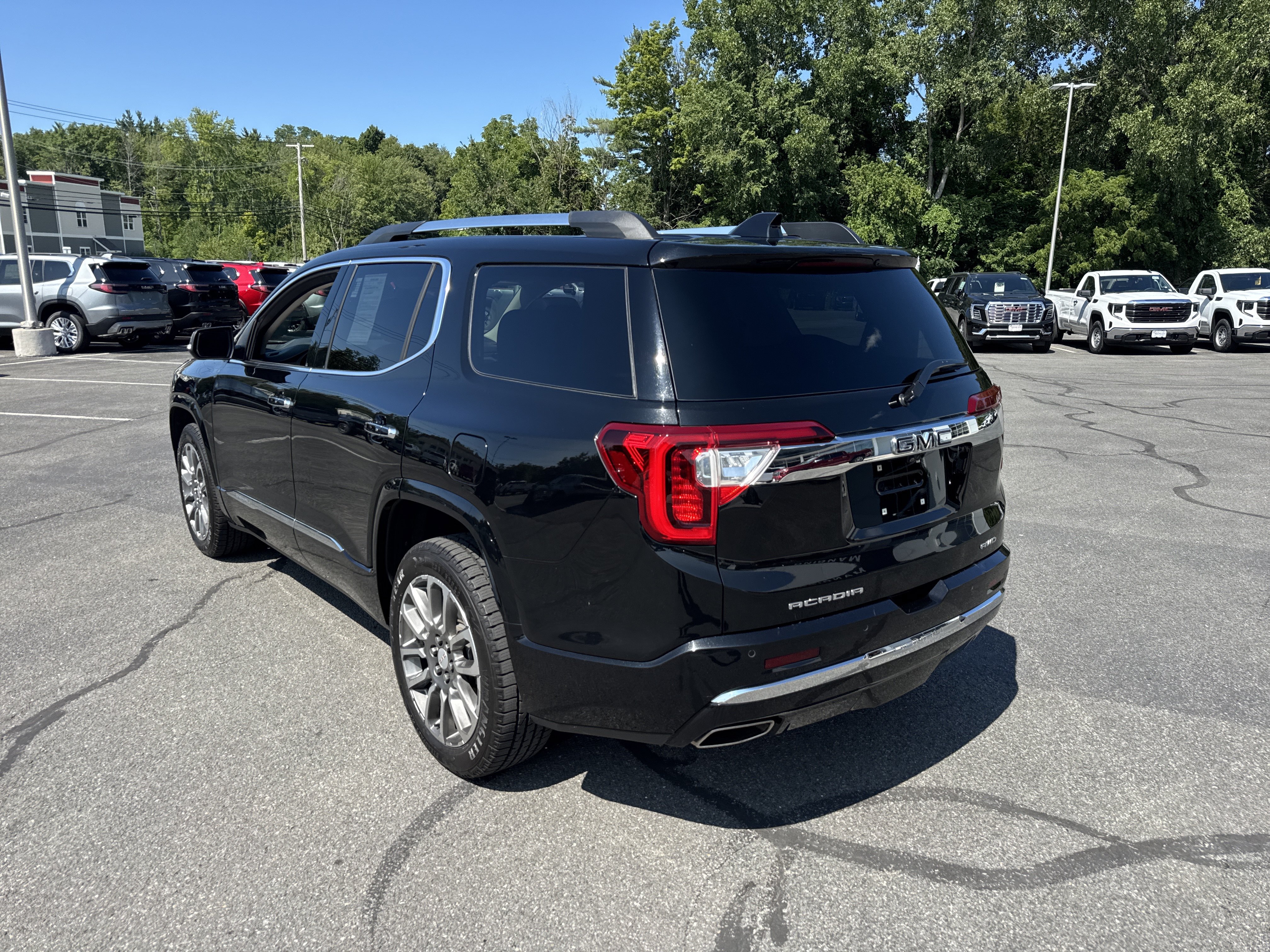 Certified 2022 GMC Acadia Denali w/ Denali Ultimate Package AWD/4WD image 3
