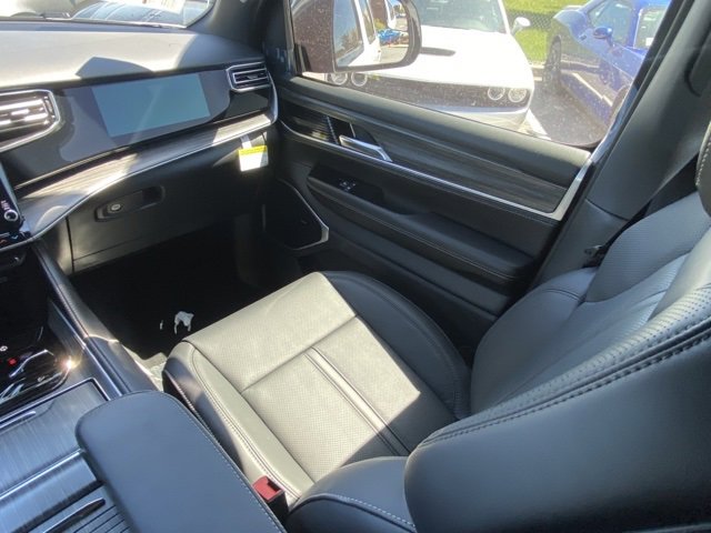 New 2023 Jeep Wagoneer Series III w/ Preferred Equipment Group image 35