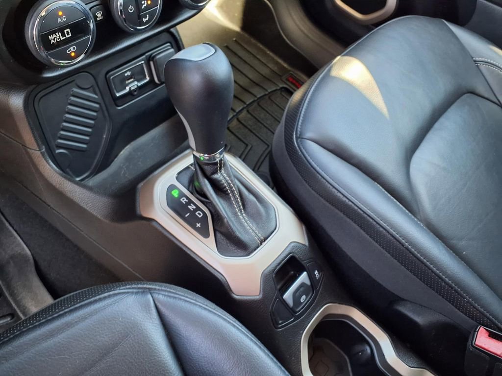 Used 2017 Jeep Renegade Limited FWD image 24