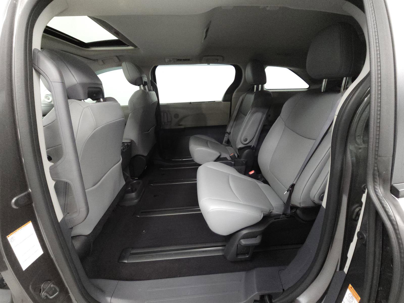 Certified 2024 Toyota Sienna XLE image 5