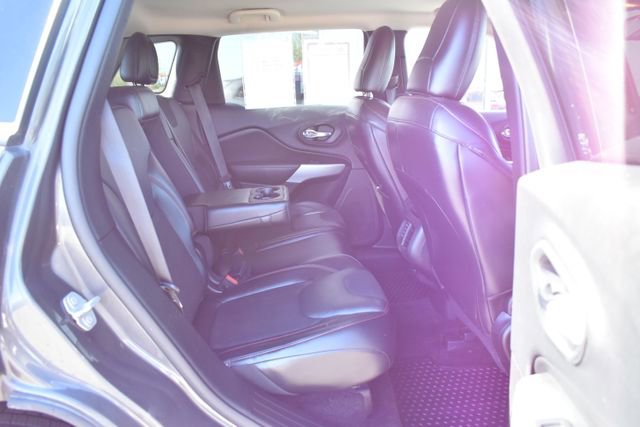 Used 2018 Jeep Cherokee Trailhawk w/ Cold Weather Group AWD/4WD image 38