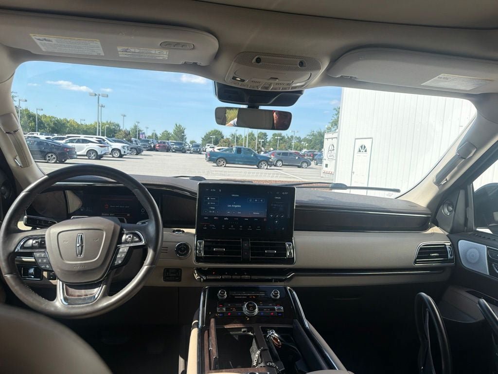 Used 2023 Lincoln Navigator L Reserve AWD/4WD image 11