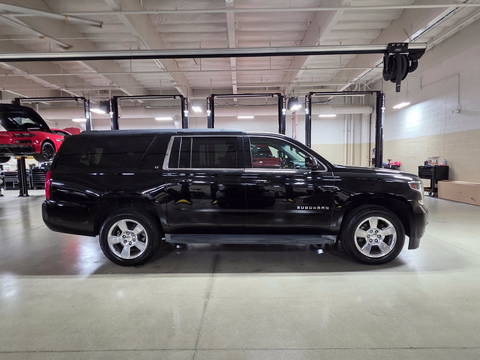 Used 2015 Chevrolet Suburban LT RWD image 8