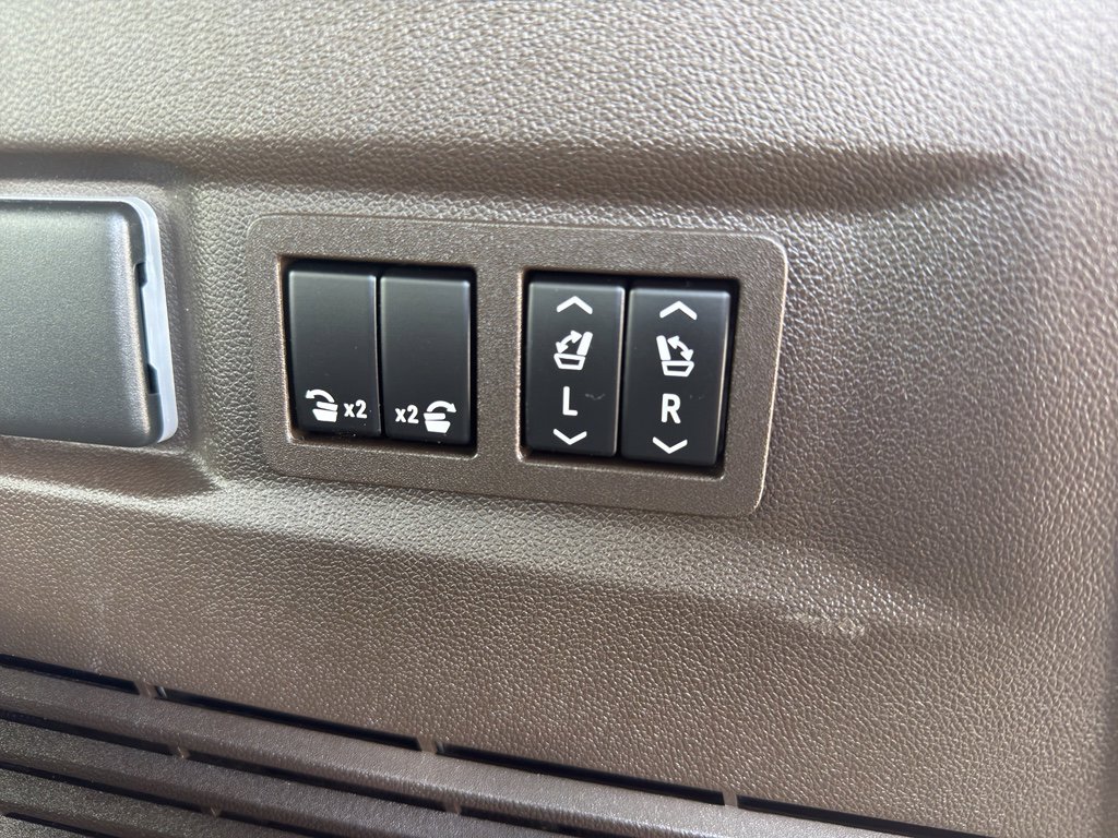 Used 2022 Chevrolet Tahoe LT w/ Luxury Package image 37