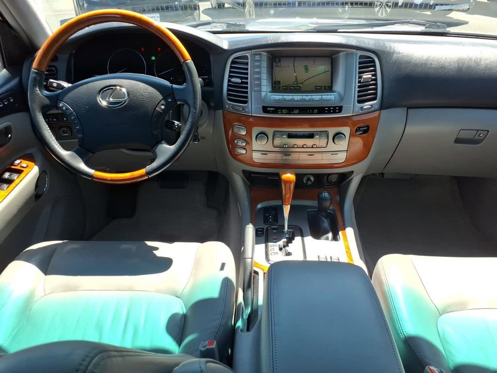 Used 2004 Lexus LX 470 4WD image 17