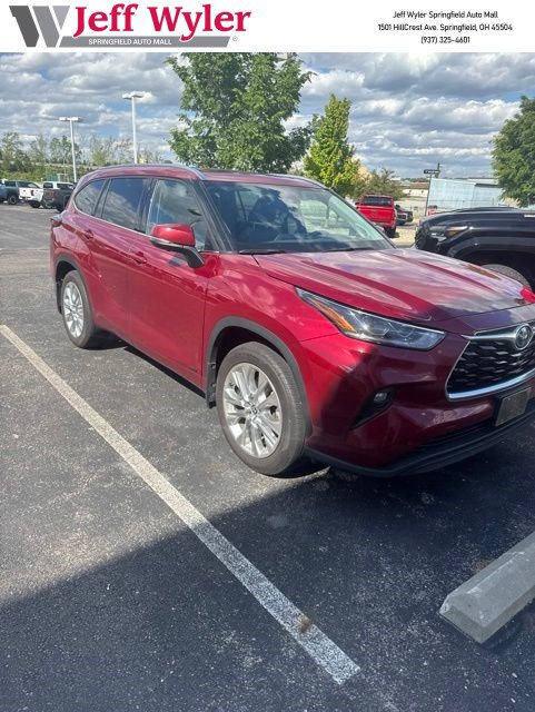 Used 2023 Toyota Highlander Limited AWD/4WD image 1