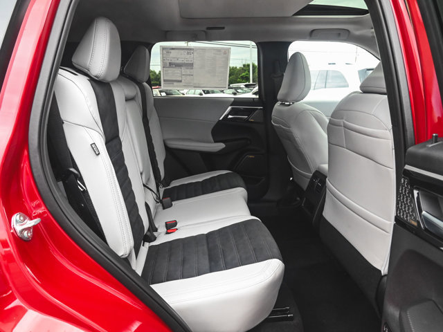 New 2025 Mitsubishi Outlander SE image 27