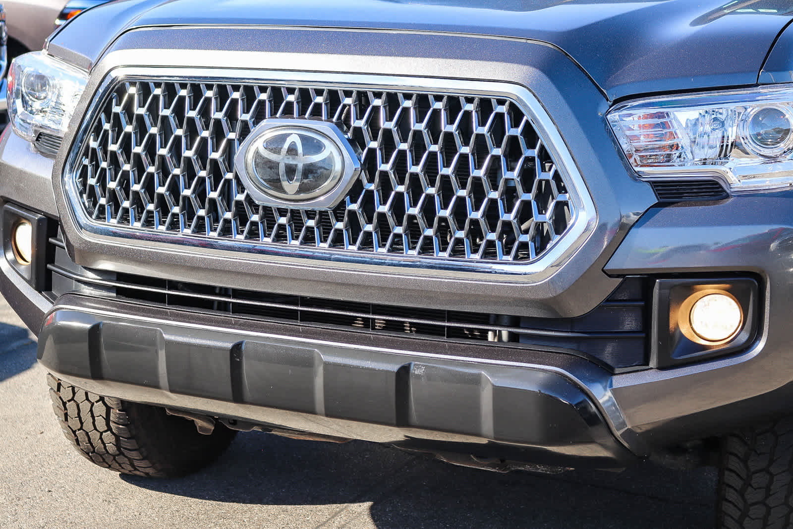 Used 2019 Toyota Tacoma TRD Off-Road w/ Technology Package AWD/4WD image 10