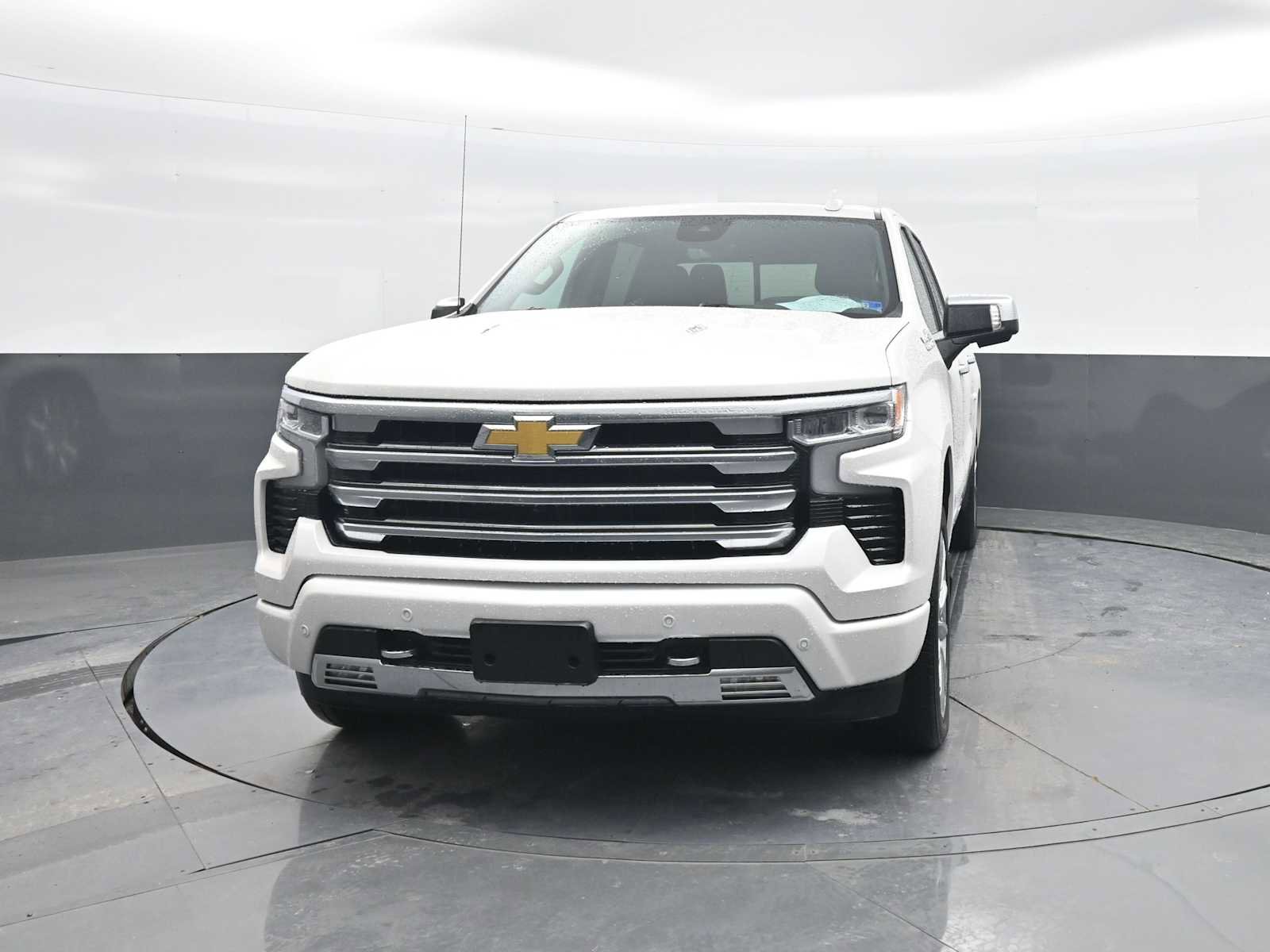 Used 2024 Chevrolet Silverado 1500 High Country image 3