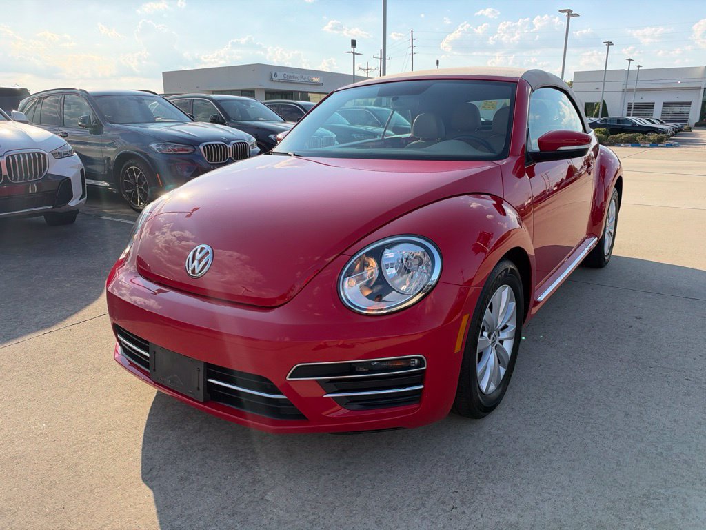 Used 2019 Volkswagen Beetle 2.0T S FWD image 1