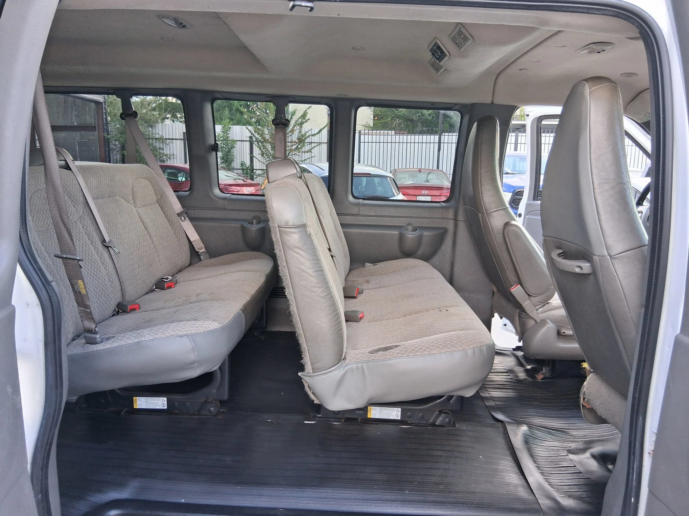 Used 2017 Chevrolet Express 2500 LS RWD image 27