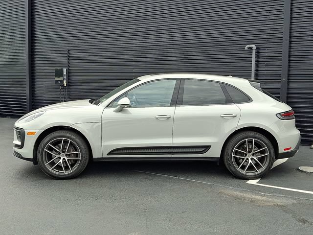 Certified 2024 Porsche Macan AWD/4WD image 2