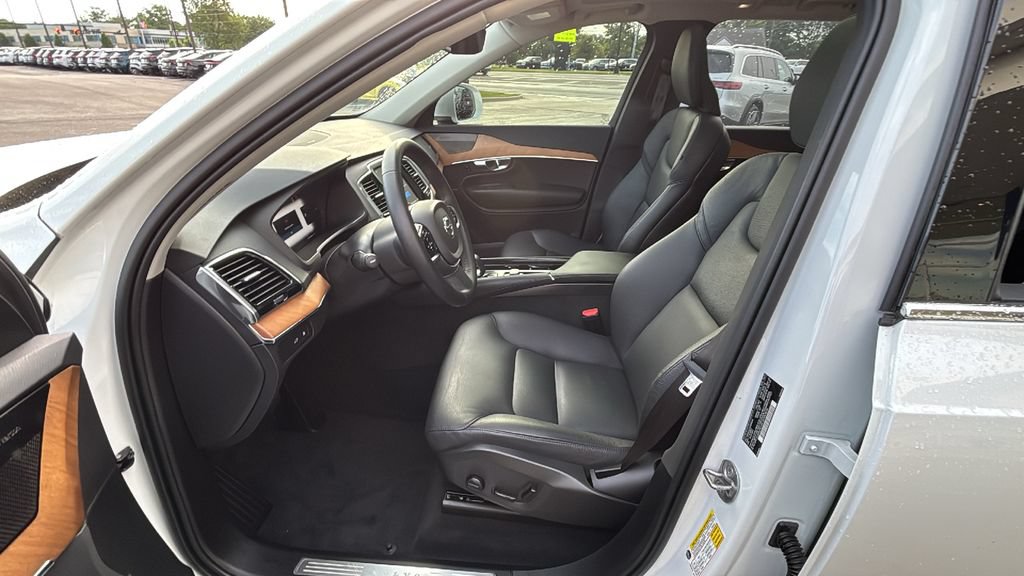 Certified 2025 Volvo XC90 T8 Plus w/ Protection Package AWD/4WD image 24