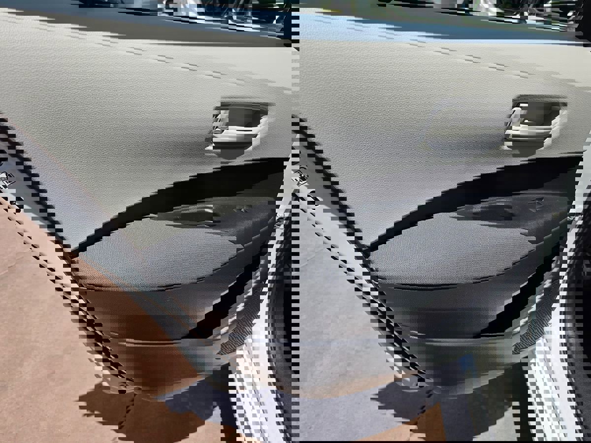 Used 2023 Toyota Corolla LE image 29