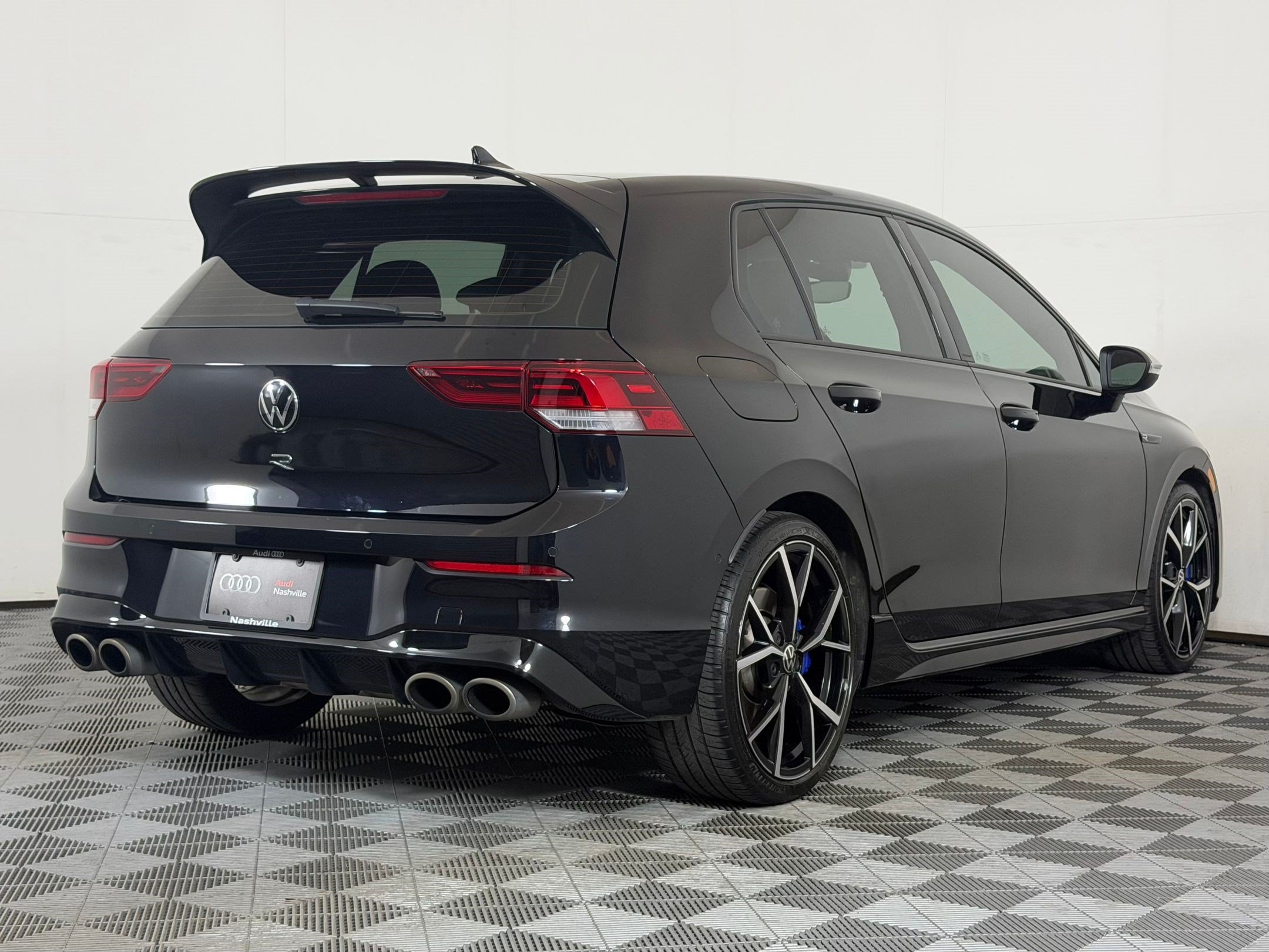 Used 2023 Volkswagen Golf R AWD/4WD image 8