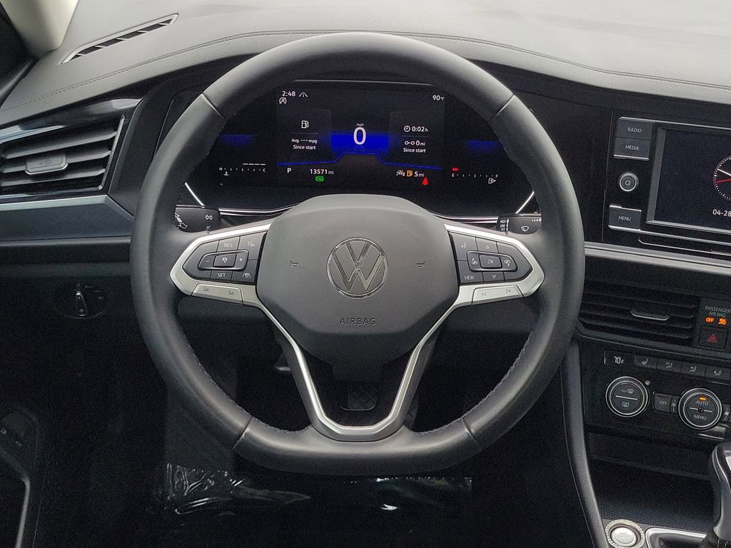 Certified 2023 Volkswagen Jetta SE FWD image 18