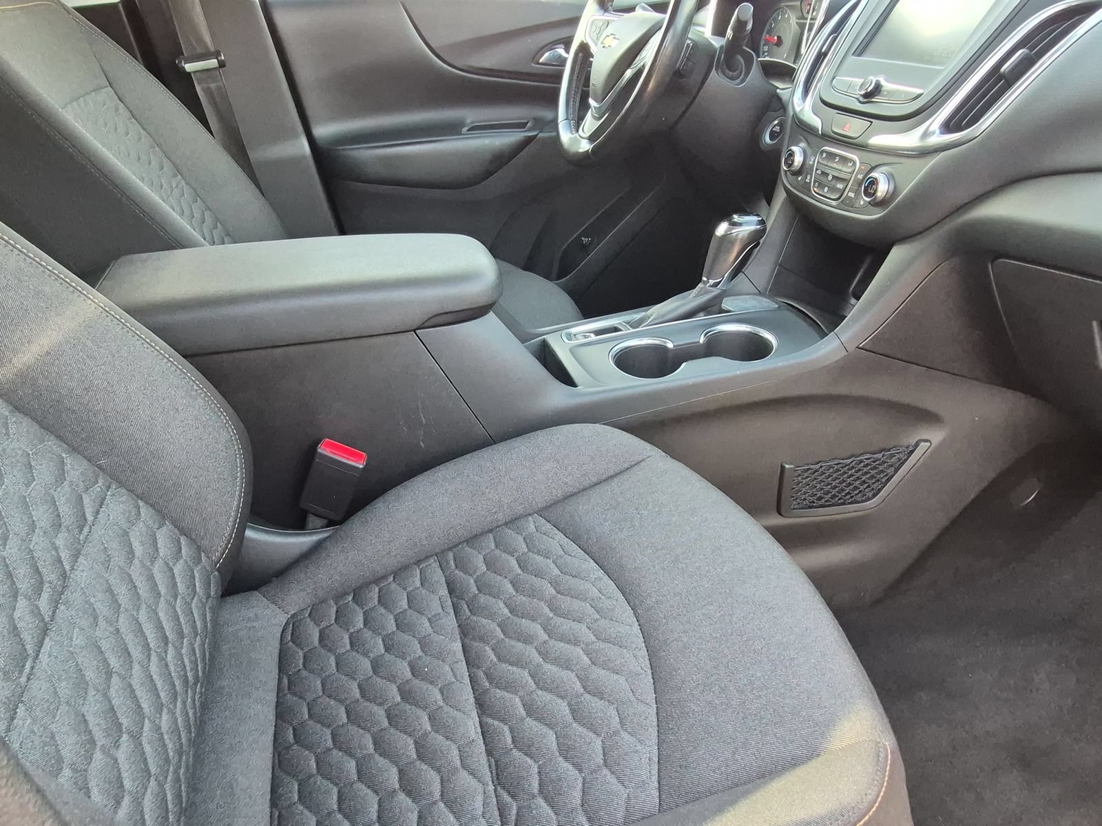 Used 2018 Chevrolet Equinox LT FWD image 23