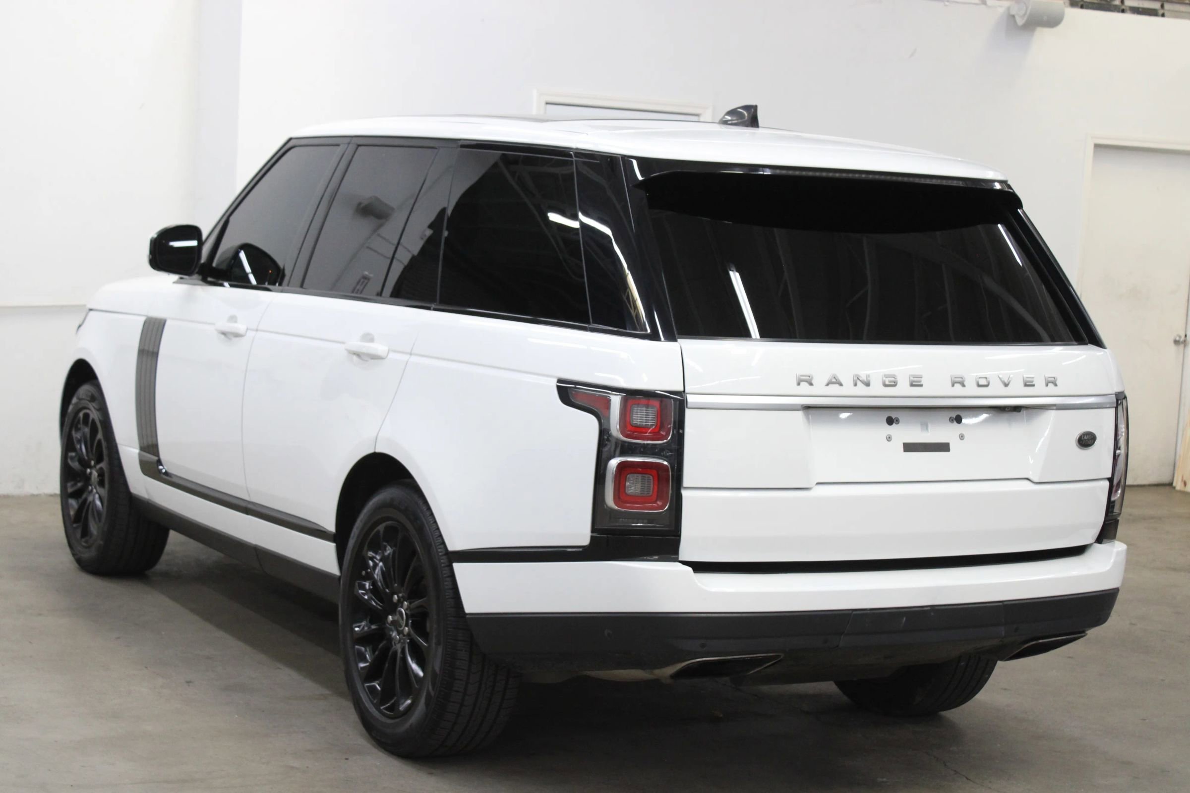 Used 2019 Land Rover Range Rover HSE image 4