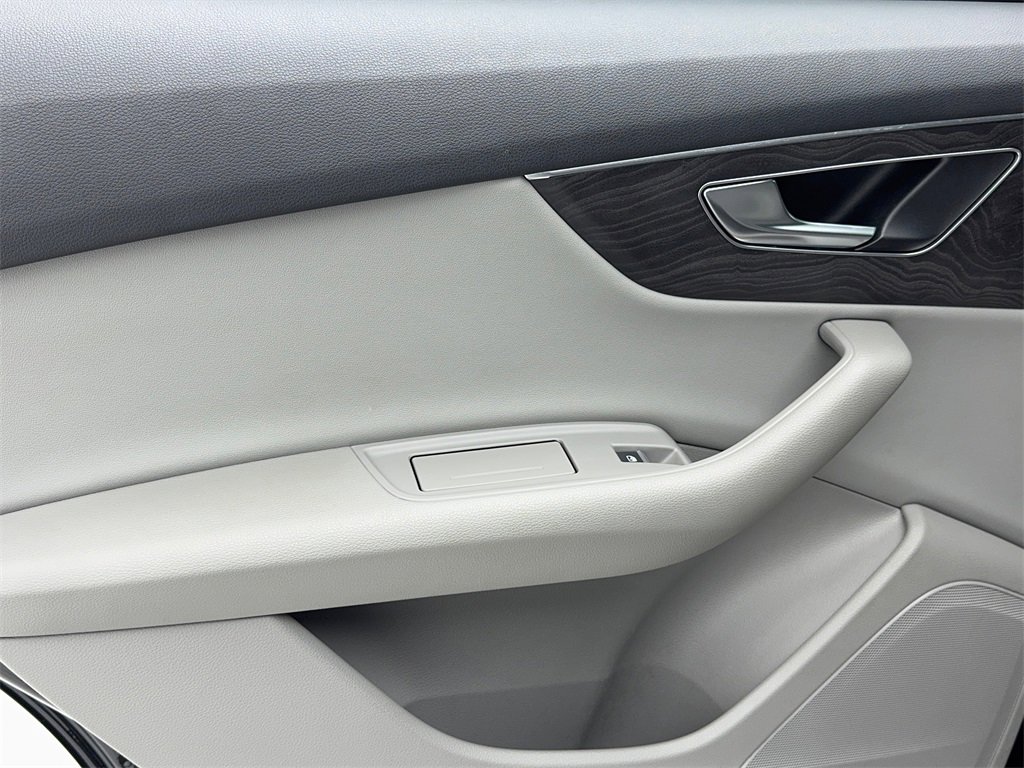 Used 2022 Audi Q7 3.0T Premium image 46