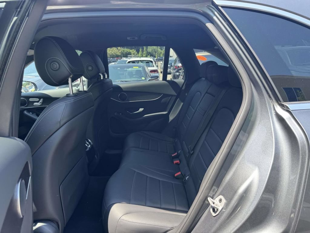 Used 2022 Mercedes-Benz GLC 300 4MATIC image 11