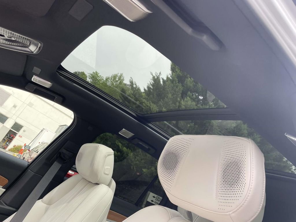 New 2026 Cadillac Vistiq Sport image 19