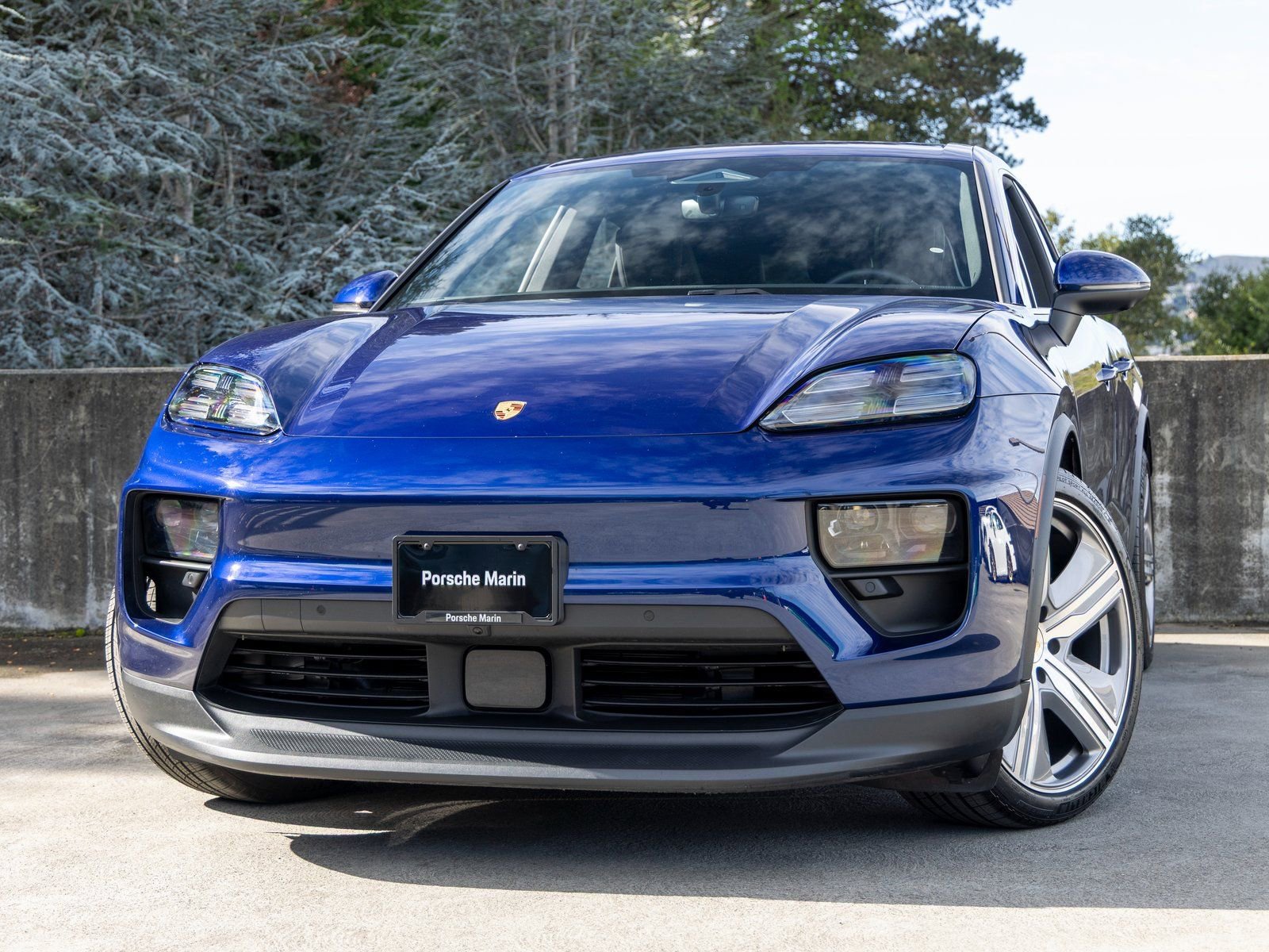 Certified 2025 Porsche Macan 4 Electric image 7