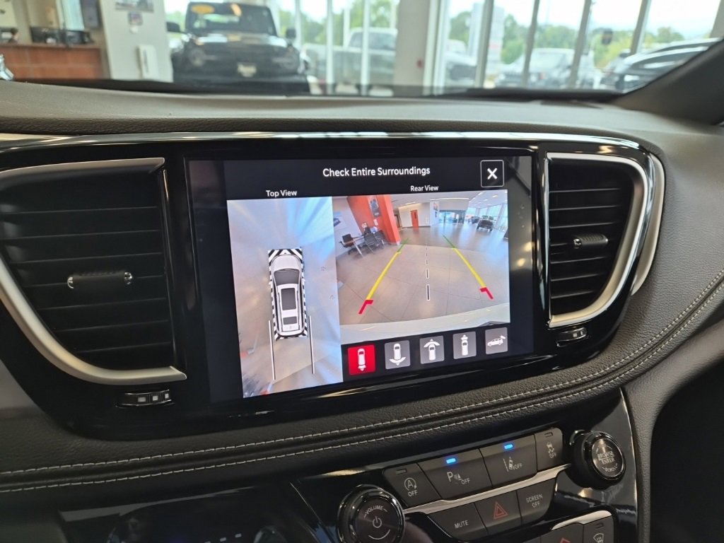 New 2026 Chrysler Pacifica Limited w/ S Appearance Package image 40