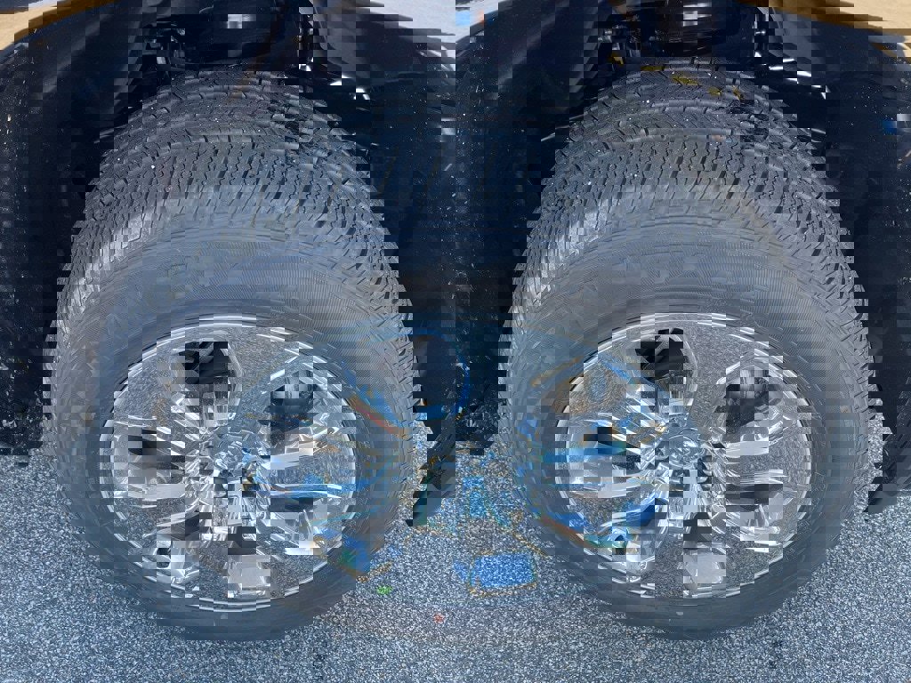 New 2026 RAM 1500 4x4 Crew Cab image 9