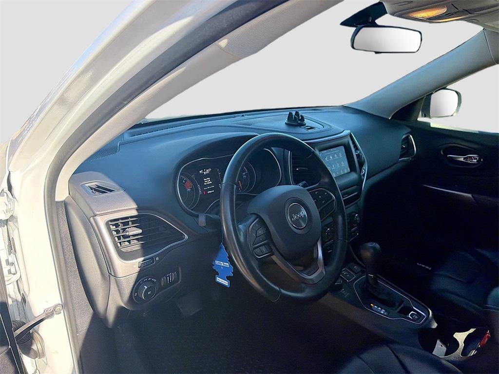 Used 2020 Jeep Cherokee Latitude Plus w/ Cold Weather Group image 3